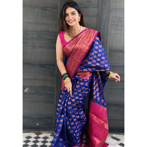 Sari Tejido de Seda Suave Azul Marino con Diseño de Pavo Real, Chal y Bufanda Tradicional India - Product Image 2