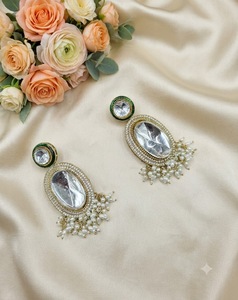 Ensemble de bijoux de mariée indiens plaqué or antique, avec boucles d'oreilles ethniques de luxe en zircon cubique et perles, et ensemble Tika, pour femmes, fabricants - Product Image 4