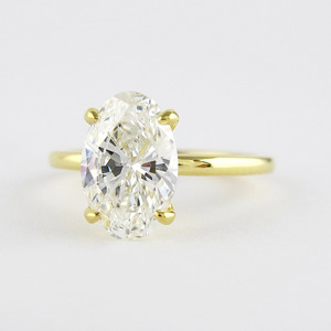 Bague de fiançailles solitaire de luxe en or jaune 14 carats avec diamant de laboratoire taille ovale - Product Image 4