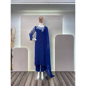 Magnifique ensemble traditionnel haut, bas et dupatta pour les fêtes - Élégant ensemble foulard et châle - Product Image 1