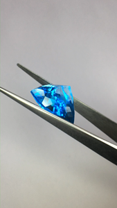Qualité Exclusive NARNOLI IMPEX Loupe Naturelle Pure pour Topaze Bleue Taille Trillion 26,02 Carats Superbe Lustre Certifié par un tiers - Product Image 5