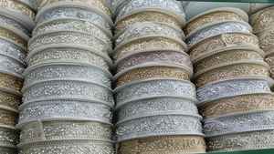 Ribete de Encaje Bordado con Cuentas Hecho a Mano, Diseño Geométrico Soluble en Agua, Ecológico, Color Personalizado, Diseños de Lujo para Novias - Product Image 4