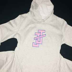 แจ็คแอนด์จิล เกิร์ลส์ เสื้อฮู้ดดี้แขนยาวแบบเปปลัม เสื้อสเวตเชิ้ตลำลอง เนื้อผ้านุ่ม สวมใส่สบาย มีสไตล์ แฟชั่นวัยรุ่น เสื้อฮู้ดแบบสวมหัว - Product Image 1