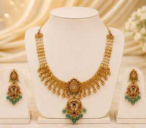 Conjunto de Joyería Tradicional de Perlas Doradas, Collar y Aretes con Piedras Verdes y Rojas para Novias, Bodas y Eventos Festivos - Product Image 3