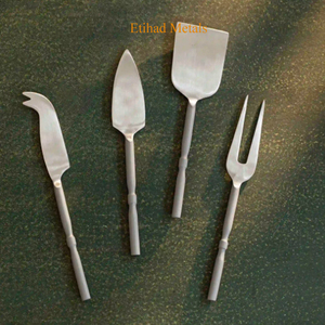 Cuchillos para Queso Dragonfly, Juego de 4 Cuchillos para Queso Premium Dorados, Acabado Plateado Mate, Mango Gris - Product Image 3
