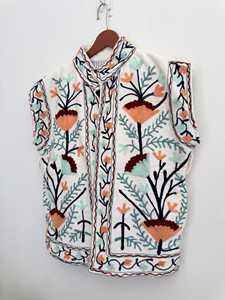เสื้อกั๊กสไตล์โบฮีเมียนวินเทจ ปักลายดอกไม้ คอวี เอวธรรมชาติ ปักมือ เป็นมิตรต่อสิ่งแวดล้อม ซักได้ - Product Image 6