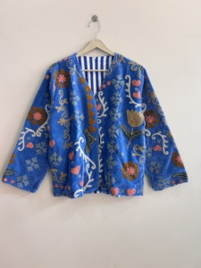 Veste en velours brodée à la main Suzani, manteau pour femme, veste Suzani, cadeau pour elle - Product Image 2