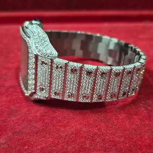 นาฬิกาโมอิสซาไนต์หรูหรา VVS โมอิสซาไนต์ควอตซ์ ตัวเรือนทองเหลืองสีเหลือง สายสแตนเลส กระจกแซฟไฟร์ หน้าปัดโครโนกราฟแบบเข็มสไตล์ฮิปฮอป - Product Image 1