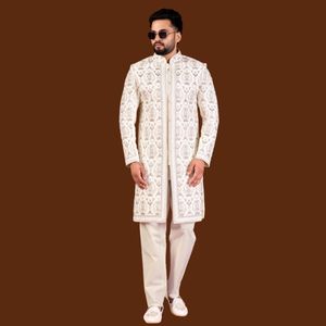 Elegante Sherwani Dorado Real con Arco Divino, Base Monocromática con Hilo Dhaga y Cuentas Finas, Lentejuelas, para Fiesta o Novio - Product Image 1