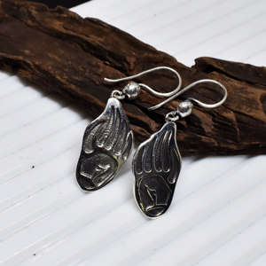 Boucles d'oreilles pendantes en argent sterling oxydé Divyansh Gems Jewellers, motif plume, faites à la main, feuille tombante, style vintage bohème, pour déclaration de style - Product Image 1