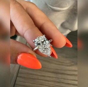 Anillo de lujo con diamante de corte pera cultivado en laboratorio en plata de ley 925 para mujer, perfecto para regalo de compromiso, boda y aniversario. - Product Image 6