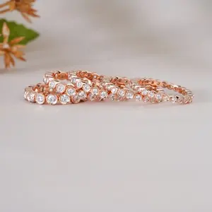 Élégant Trio de Bagues de Mariage Empilables en Or Rose avec Moissanite Sertie, Anneaux Éternité Délicats pour Femme, Ensemble Cadeau de Bijoux Classique - Product Image 4