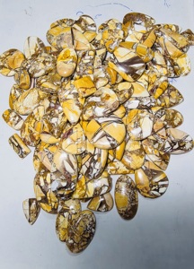 Jaspe Mookaite Brecciado Natural, Cabujón Tallado en Pera, Gema Suelta para Joyería, Pulido en Amarillo, Blanco y Marrón - Product Image 3
