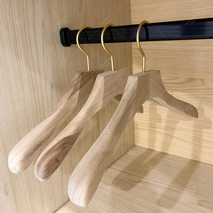 Cintres en bois naturel robustes pour vêtements, chemises, pantalons, vestes, costumes – Organisation de la garde-robe - Product Image 4