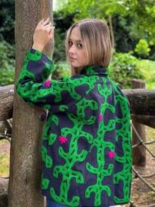 เสื้อแจ็คเก็ตผ้าฝ้ายซูซานีงานฝีมือสุดหรู สีดำ ปักลายสีเขียวมรกต เสื้อคลุมสไตล์โบฮีเมียนลายศิลปะ  เสื้อคลุมผู้หญิงสไตล์ชาติพันธุ์ - Product Image 3