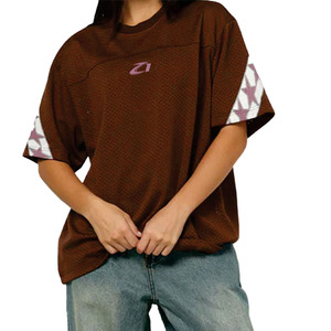 เสื้อฟุตบอลอเมริกันแบบตาข่ายย้อนยุค OEM ทรงโอเวอร์ไซส์ สีน้ำตาล เสื้อกีฬาระบายอากาศได้ดี ผลิตจากโพลีเอสเตอร์ ชุดฝึกซ้อมทีม รับผลิตตามสั่ง - Product Image 3