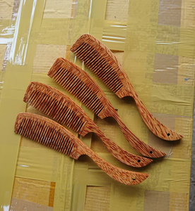 Peigne en bois naturel de qualité supérieure Tradebyd pour le contrôle de la chute des cheveux, l'entretien de la barbe, antistatique, pour usage domestique, artisanat naturel - Product Image 3
