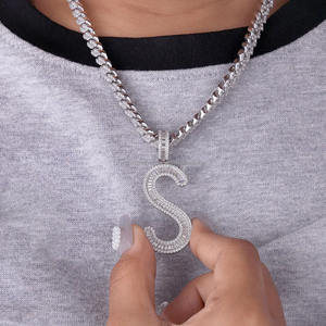 Pendentif personnalisé lettre initiale 'S' en moissanite, en argent sterling 925 plaqué rhodium, style hip-hop unisexe, effet glacé, pièce maîtresse - Product Image 5