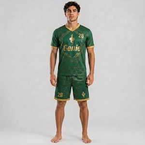 Kit d'équipe sportive haut de gamme avec tissu polyester respirant pour les jeunes et les joueurs adultes, uniforme de football pour les séances d'entraînement - Product Image 1