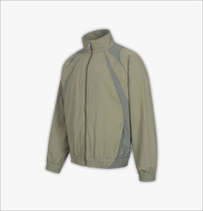 Conjunto deportivo de 2 piezas para hombre, chaqueta con capucha y pantalones cortos cortavientos, reflectante, con cremallera, de nailon, estilo urbano, OEM. - Product Image 3