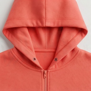 Haut à capuche court léger pour femme, à manches longues, coupe décontractée, en tissu doux, idéal pour l'entraînement, les voyages, le shopping et la maison - Product Image 4