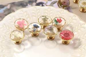 Pomo redondo de resina con flor prensada, mini pomo morado y azul para gabinete, pomo de latón con olvido-a-mi-no-me, pomo decorativo con flor - Product Image 4