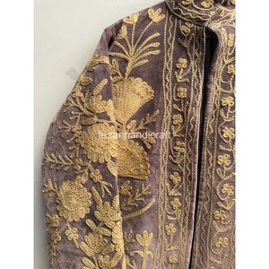 Veste en velours Suzani indienne avec doublure en coton, veste Suzani élégante pour femmes, veste brodée à la main avec des motifs floraux - Product Image 6