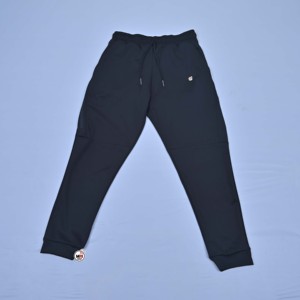 กางเกงวอร์มแฟชั่นผู้ชายสีดำคุณภาพพรีเมียม สกรีนโลโก้ได้ตามสั่ง เอวยางยืด มีเชือกผูก กระเป๋าข้าง น้ำหนักปานกลาง เหมาะสำหรับฤดูใบไม้ร่วง - Product Image 1
