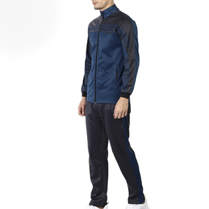 Conjunto de sudadera con capucha y pantalones deportivos de forro polar técnico con logotipo bordado personalizado, estilo streetwear, con cremallera completa y bloques de color en patchwork para hombre. - Product Image 3