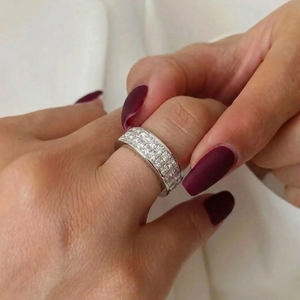 Auténtica Banda de Diamantes con Corte Princesa en Oro Blanco de 18K para Regalo del Día de la Madre con Sello de Garantía y Certificado, Grabado Láser Personalizado - Product Image 2