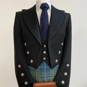Elegante Chaqueta y Chaleco Prince Charlie, Perfectos para Eventos Formales Escoceses y Chaquetas Prince Charlie de la Tierra Alta - Product Image 1