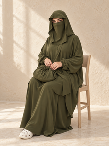 Abaya de prière islamique modeste pour femme Mishkat Couture en mousseline vert olive, longue, à capuche, avec sac bandoulière assorti pour ensemble Niqab - Product Image 4