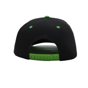 Gorra Snapback con Letras AKA, Color Negro y Verde, Bordada, Ajustable, Visera Plana, Unisex, Estilo Urbano - Product Image 3