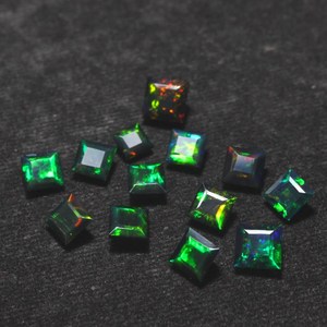 Opale noire taille princesse carrée, effet feu arc-en-ciel, naturelle, fumée et traitée, 6 mm, pierre précieuse en vrac, taille facettes, pour la fabrication de bijoux, vente en gros - Product Image 1