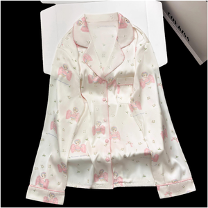 Ensemble pyjama en satin 2 pièces pour femme, vêtements de nuit de luxe brodés sur mesure, style soie, ensemble de vêtements de détente coupe classique pour femme - Product Image 2