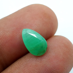 Gema de Esmeralda Facetada en Forma de Pera, 2.30ct, Gema Verde Natural de 11x7x4.5mm, Marca HAYAAT GEMS para Joyería, Origen Rajasthan - Product Image 1