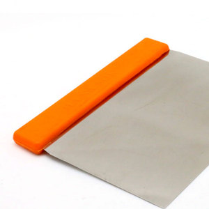 ที่ขูดแป้งสแตนเลสแบบมืออาชีพ ด้ามจับซิลิโคน คุณภาพระดับ K-Bakery สำหรับตกแต่งขนมเค้ก - Product Image 2