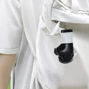 Llavero de moda con mini guante de boxeo y cordones, diseño OEM personalizado, material de PU para uso en gimnasios y artes marciales (todas las estaciones) - Product Image 4