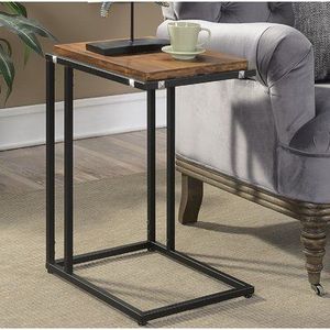 Table d'appoint en fer avec plateau en bois au fini classique, conçue pour un intérieur élégant avec une base en fer durable. - Product Image 1