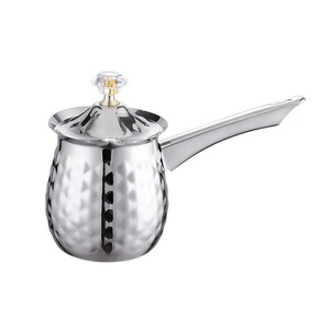 Cafetera Turca de Latón Grabada de Lujo con Tapa, Cezve Ibrik Árabe Vintage Tallada a Mano, Cafetera Premium con Mango de Madera - Product Image 6