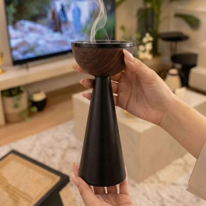 Brûleur d'encens arabe en métal avec un bol en bois et une base conique noire élégante, parfait pour rehausser l'ambiance de la décoration intérieure - Product Image 6