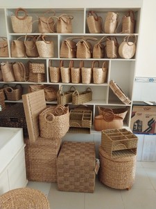 ตะกร้าเก็บของผักตบชวาธรรมชาติยืดหยุ่นได้100% ถังใส่เสื้อผ้าใช้ในครัวเรือนดีไซน์ทันสมัยแบบอเนกประสงค์ - Product Image 4