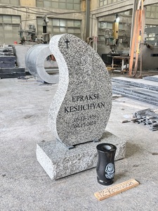 Lápida Funeraria <span class=keywords><strong>de</strong></span> Granito Blanco Jilin con Diseño Americano Personalizado y <span class=keywords><strong>Flores</strong></span> Talladas en Venta - Product Image 3