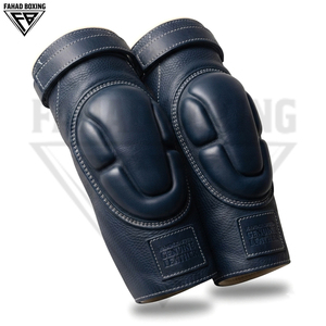 Nouveaux protège-genoux en cuir bleu marine robustes avec logo personnalisé, durables, ergonomiques et rembourrés pour la boxe et l'entraînement physique - Product Image 2