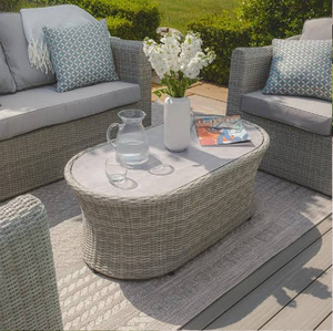 Ensemble de canapés d'extérieur en rotin naturel avec poufs assortis et une table basse en forme de sablier, disponible à prix de gros. - Product Image 2