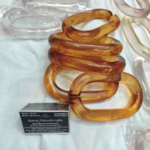 Art en résine décoratif. Nouveau design coloré. Chaînes en résine, grandes et petites tailles disponibles, et personnalisation du logo. - Product Image 4