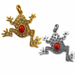Collier décoratif grenouille en cornaline hydro-synthétique, avec breloque botanique en laiton sertie, plaqué or/argent, unisexe, marque privée - Product Image 1