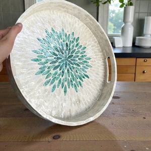 Plateau de service rond en nacre verte fait main avec un design en mosaïque de feuilles florales, incrustation de coquillages, plateau de table décoratif de luxe - Product Image 4