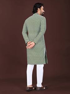 Kurta pour homme coupe droite brodée en coton premium et artisanat traditionnel - Product Image 2