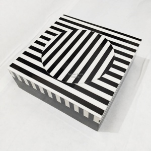 Caja de Recuerdos Artesanal con Incrustaciones de Resina, Diseño Geométrico Audaz, Caja Organizadora Decorativa Hecha a Mano para Joyas, Accesorio de Escritorio de Oficina - Product Image 3
